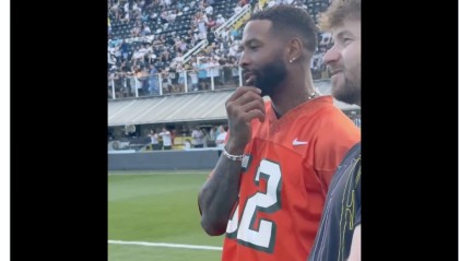 督战内马尔！NFL巨星OBJ今日现身桑托斯主场观战