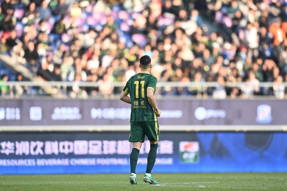 [图]席尔瓦梅开二度 青岛海牛客场战平成功保级